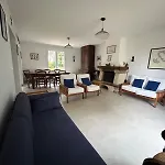Family House With Garden Σπίτι διακοπών *