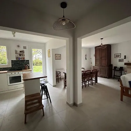 Σπίτι διακοπών Family House With Garden