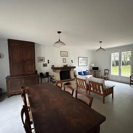 Family House With Garden Сasa de vacaciones *