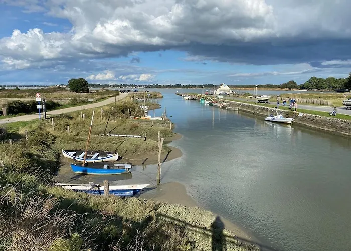 Сasa de vacaciones Family House With Garden *