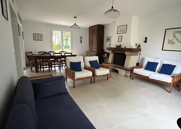 Family House With Garden Сasa de vacaciones *