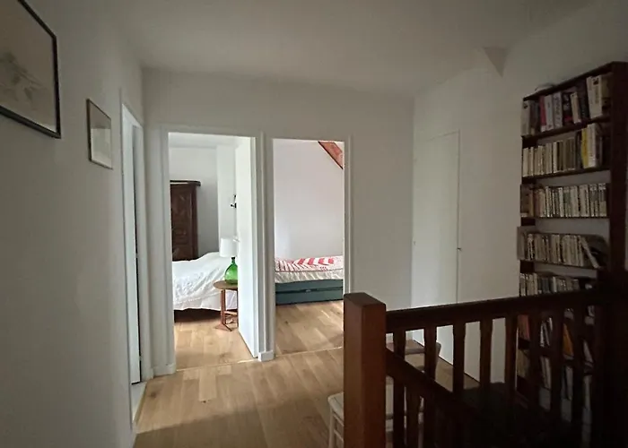 Сasa de vacaciones Family House With Garden