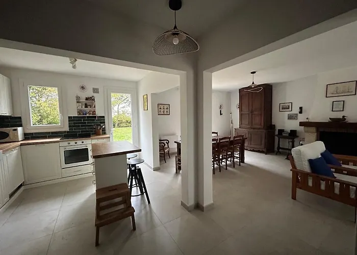 Сasa de vacaciones Family House With Garden