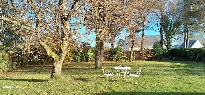 Сasa de vacaciones Family House With Garden Mesquer